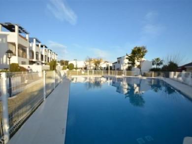 Chalet con 3 dormitorios se vende en Marbella, Costa del Sol