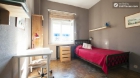 Rooms available - Spacious and bright 3-bedroom apartment in beautiful Moncloa - mejor precio | unprecio.es