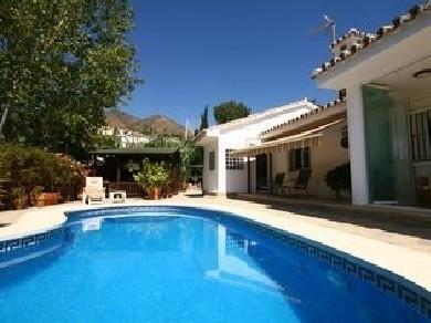 Chalet con 3 dormitorios se vende en Benalmadena Pueblo, Costa del Sol