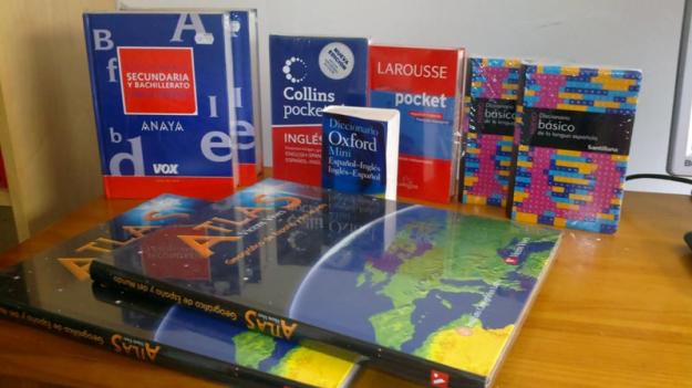 Lote 7 diccionarios y 2 atlas nuevos por liquidación papelería