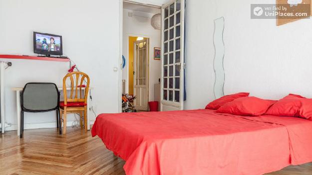 Rooms available - 4-bedroom apartment right next to Tirso de Molina