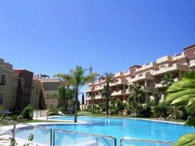 Apartamento con 2 dormitorios se vende en Estepona, Costa del Sol