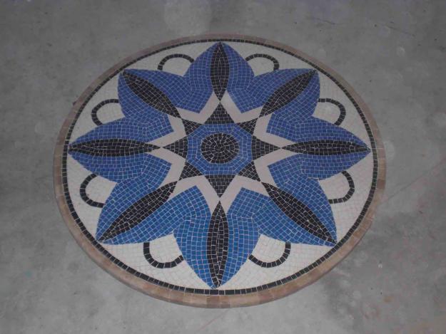 mesa  artesanal en mosaico