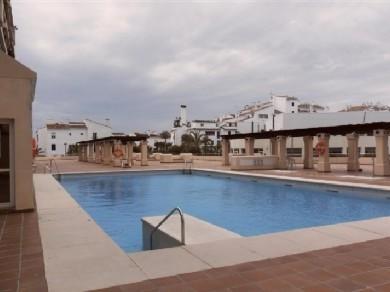 Apartamento con 2 dormitorios se vende en Marbella, Costa del Sol
