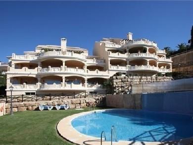 Apartamento con 2 dormitorios se vende en Marbella, Costa del Sol