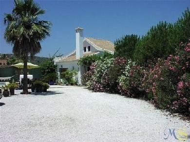 Chalet con 3 dormitorios se vende en Alhaurin el Grande