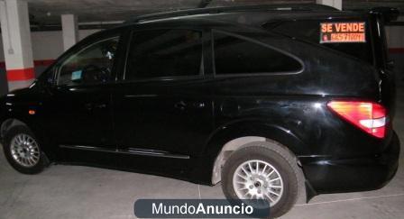 VENDO furgoneta  SSANGYONG  RODIUS 280 XDi , con el cambio AUTOMATICO, en color NEGRO. SIETE PLAZAS, TECHO SOLAR