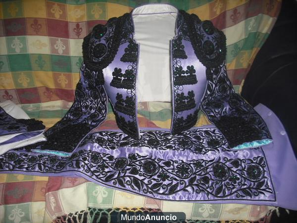 Vendo traje de luces de torero vestido de torear