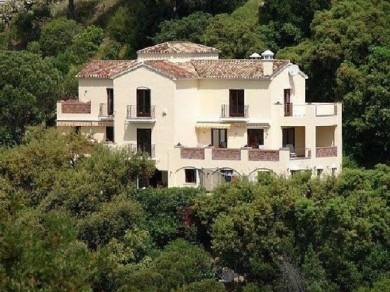 Chalet con 5 dormitorios se vende en Benahavis, Costa del Sol