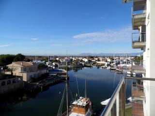 Apartamento : 4/6 personas - piscina - vistas a mar - rosas  girona (provincia de)  cataluna  espana