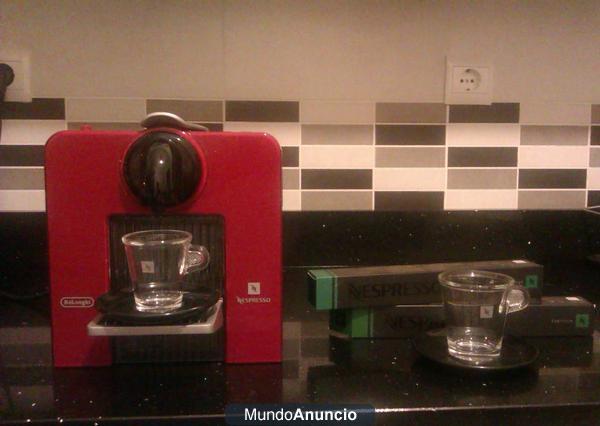 Cafetera nespresso casi nueva!