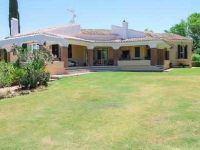 Chalet con 6 dormitorios se vende en Alhaurin el Grande