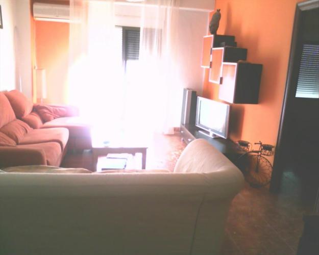 se alquila habitacion