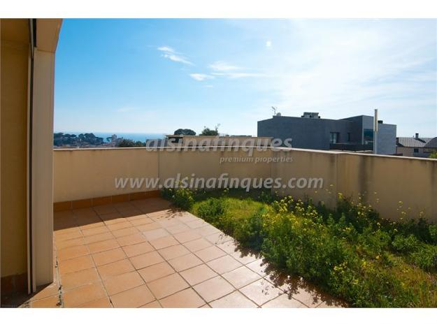 Apartamento de lujo, nuevo, 3 dormitorios, 2 baños, gran terraza, vistas al mar, piscina