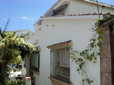 Chalet con 3 dormitorios se vende en Marbella, Costa del Sol