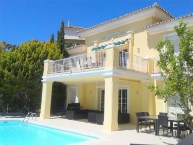Chalet con 9 dormitorios se vende en Marbella, Costa del Sol