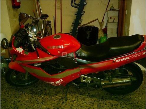 SUZUKI GSX 750