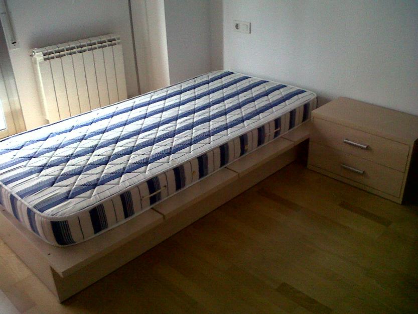 Tatami y mesita de noche