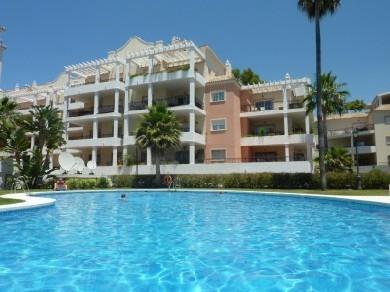 Apartamento con 3 dormitorios se vende en Marbella, Costa del Sol