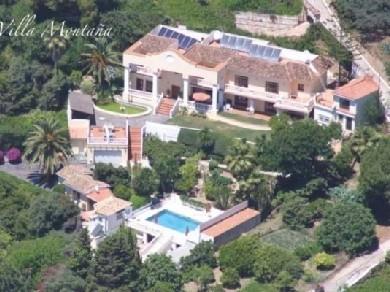Chalet con 10 dormitorios se vende en Benalmadena Pueblo, Costa del Sol