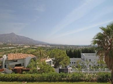 Apartamento con 2 dormitorios se vende en Marbella, Costa del Sol