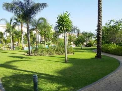 Apartamento con 2 dormitorios se vende en Marbella, Costa del Sol