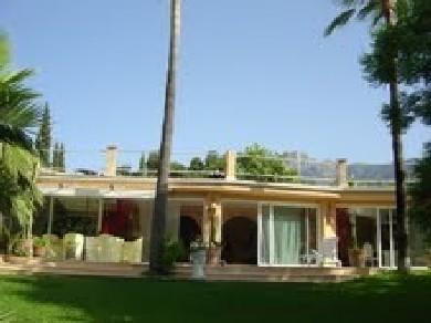 Chalet con 3 dormitorios se vende en Marbella, Costa del Sol