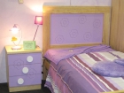 Dormitorio juvenil en madera natural y lila - mejor precio | unprecio.es