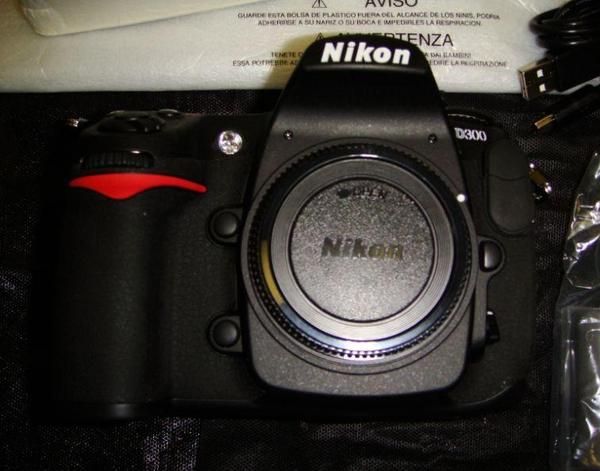 Nikon D300 12.3 Megapixels Nueva