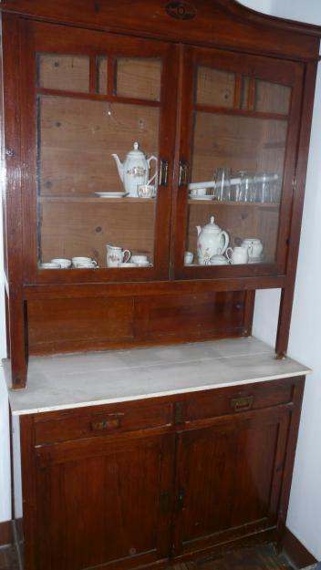 Aparador de más de cuarenta años de antiguedad - 300 euros - Ourense centro