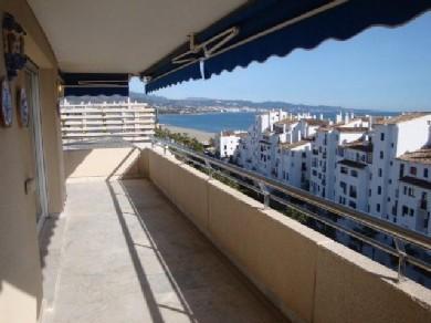 Apartamento con 3 dormitorios se vende en Marbella, Costa del Sol