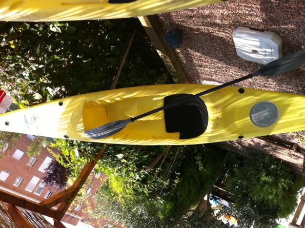 kayak kochois mar 4,20 mts amarillo con palas desmontables. 290 €