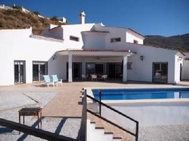 Chalet con 3 dormitorios se vende en Arenas, Axarquia