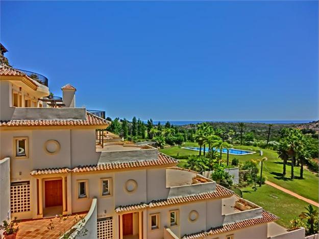 Ático en residencial de lujo. Primera linea de golf