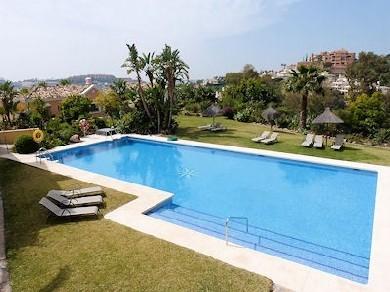 Apartamento con 3 dormitorios se vende en Marbella, Costa del Sol