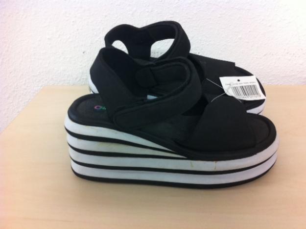 LIQUIDACIONES DE 5.000 SANDALIAS DE SEÑORA