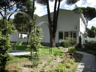 Villa w/private pool and garden - Madrid