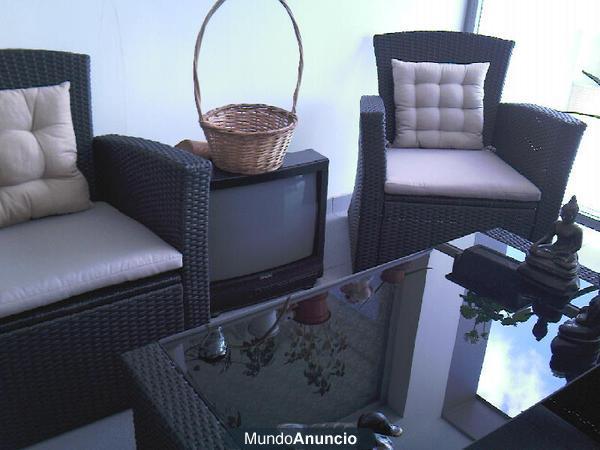 Conjunto mesa,sofá con asientos para jardín o terraza.