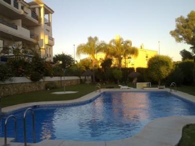 Apartamento con 3 dormitorios se vende en Marbella, Costa del Sol