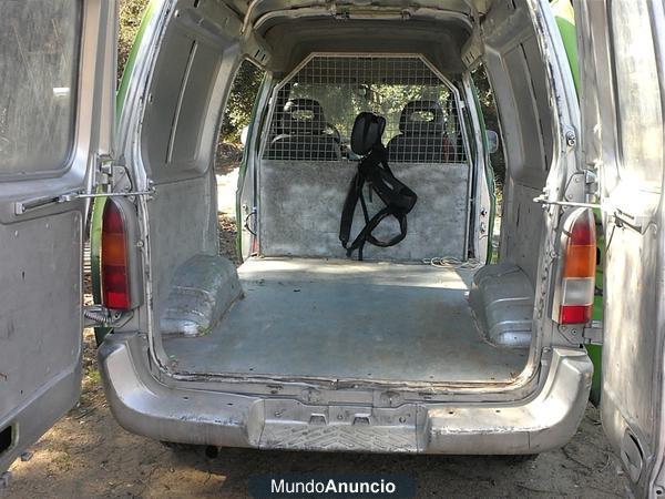Nissan Vanette. Doble puerta lateral