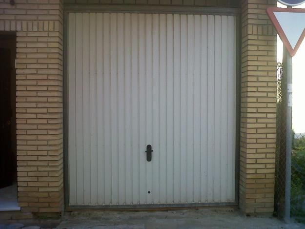 Puerta de garaje hierro y aluminio blanco