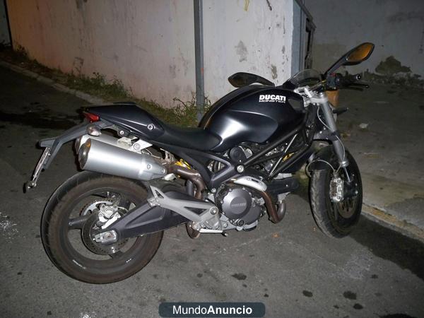 Ducati Monster 696 + Negra