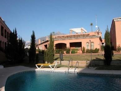 Apartamento con 2 dormitorios se vende en Marbella, Costa del Sol