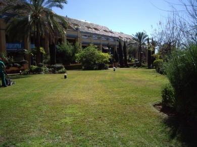 Apartamento con 3 dormitorios se vende en Marbella, Costa del Sol