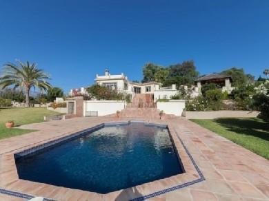 Chalet con 3 dormitorios se vende en Marbella, Costa del Sol