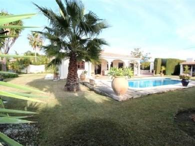 Chalet con 2 dormitorios se vende en Estepona, Costa del Sol