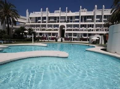 Apartamento con 3 dormitorios se vende en Marbella, Costa del Sol