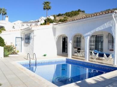 Chalet con 4 dormitorios se vende en Nerja, Costa del Sol, Axarquia