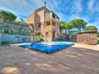Chalet con 11 dormitorios se vende en Alhaurin de la Torre