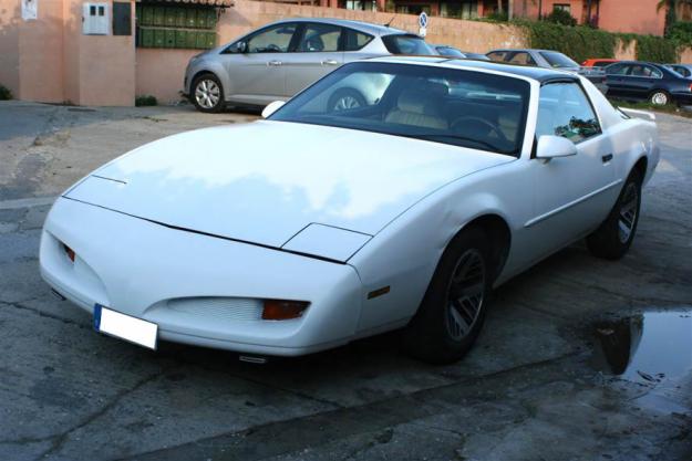 Pontiac Firebird V6 - Versión Targa (techo de cristal desmontable)
